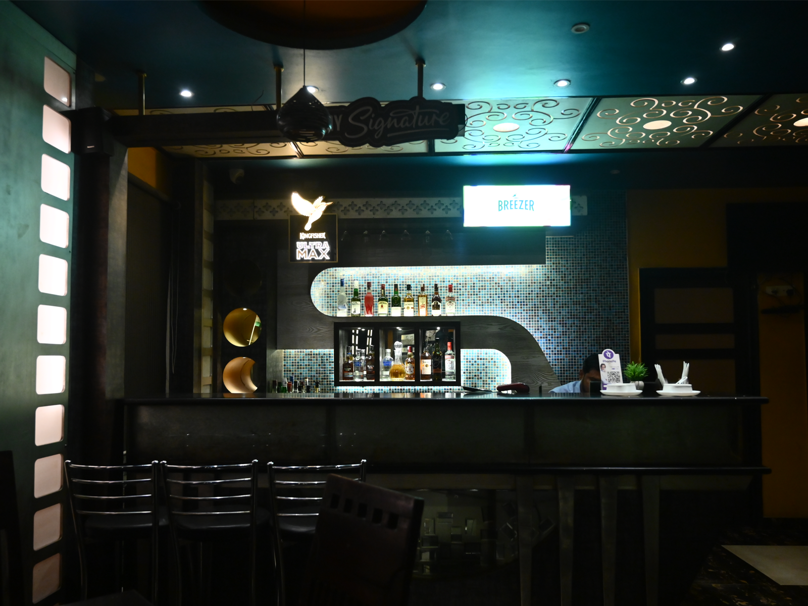restaurant image